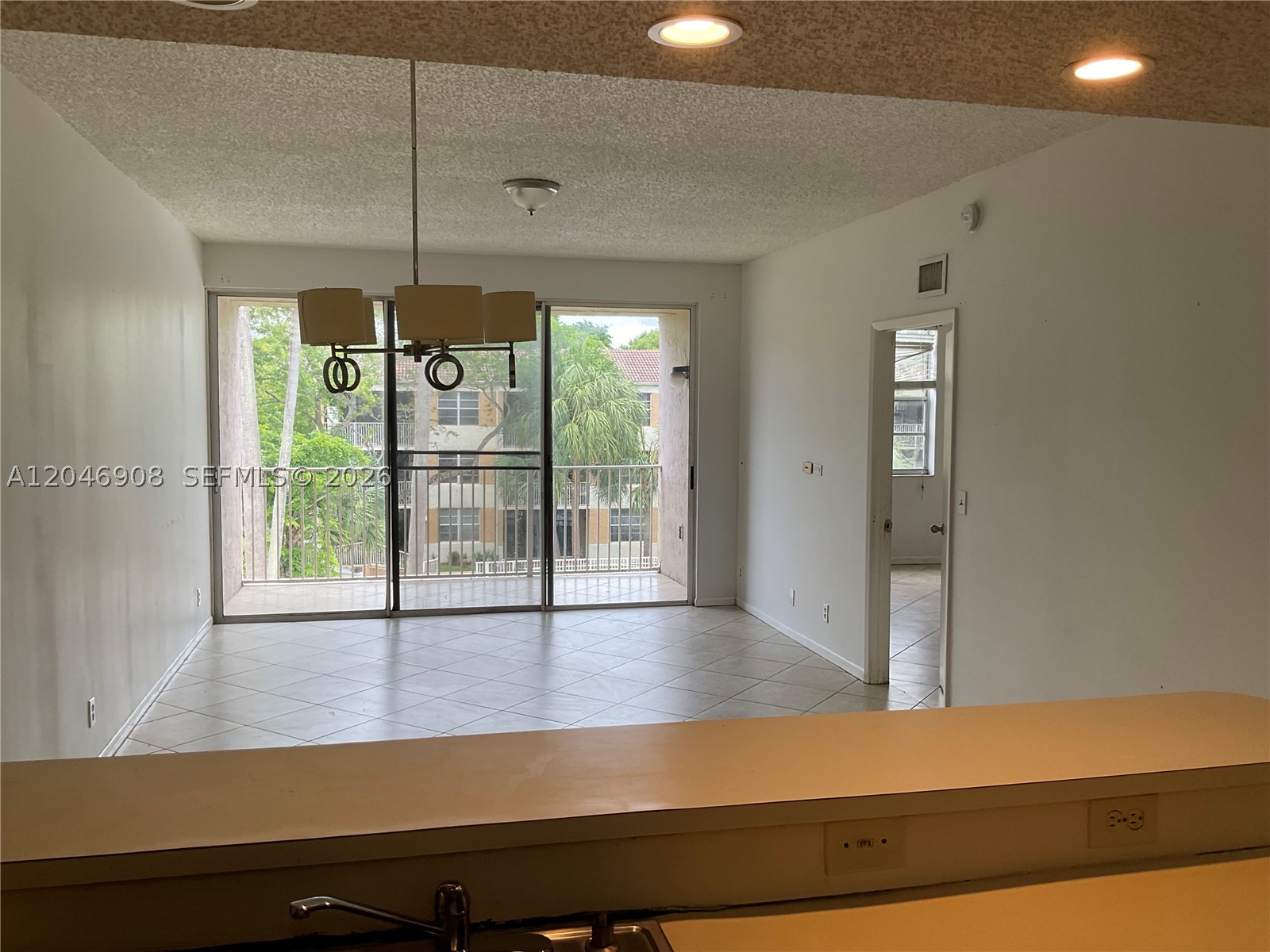 CORAL SPRINGS ESTATE TOWN - Residential