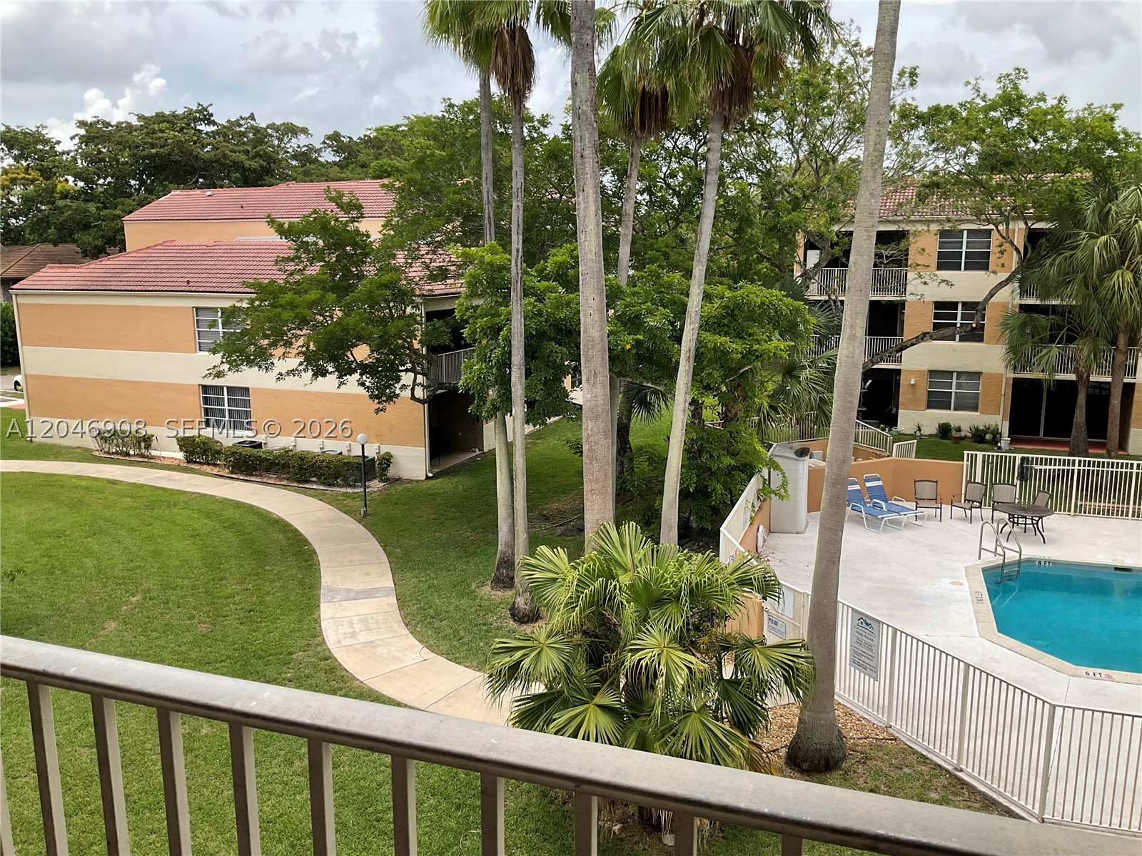 CORAL SPRINGS ESTATE TOWN - Residential