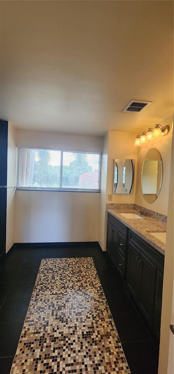 FOREST RIDGE PATIO HOMES - Residential Lease