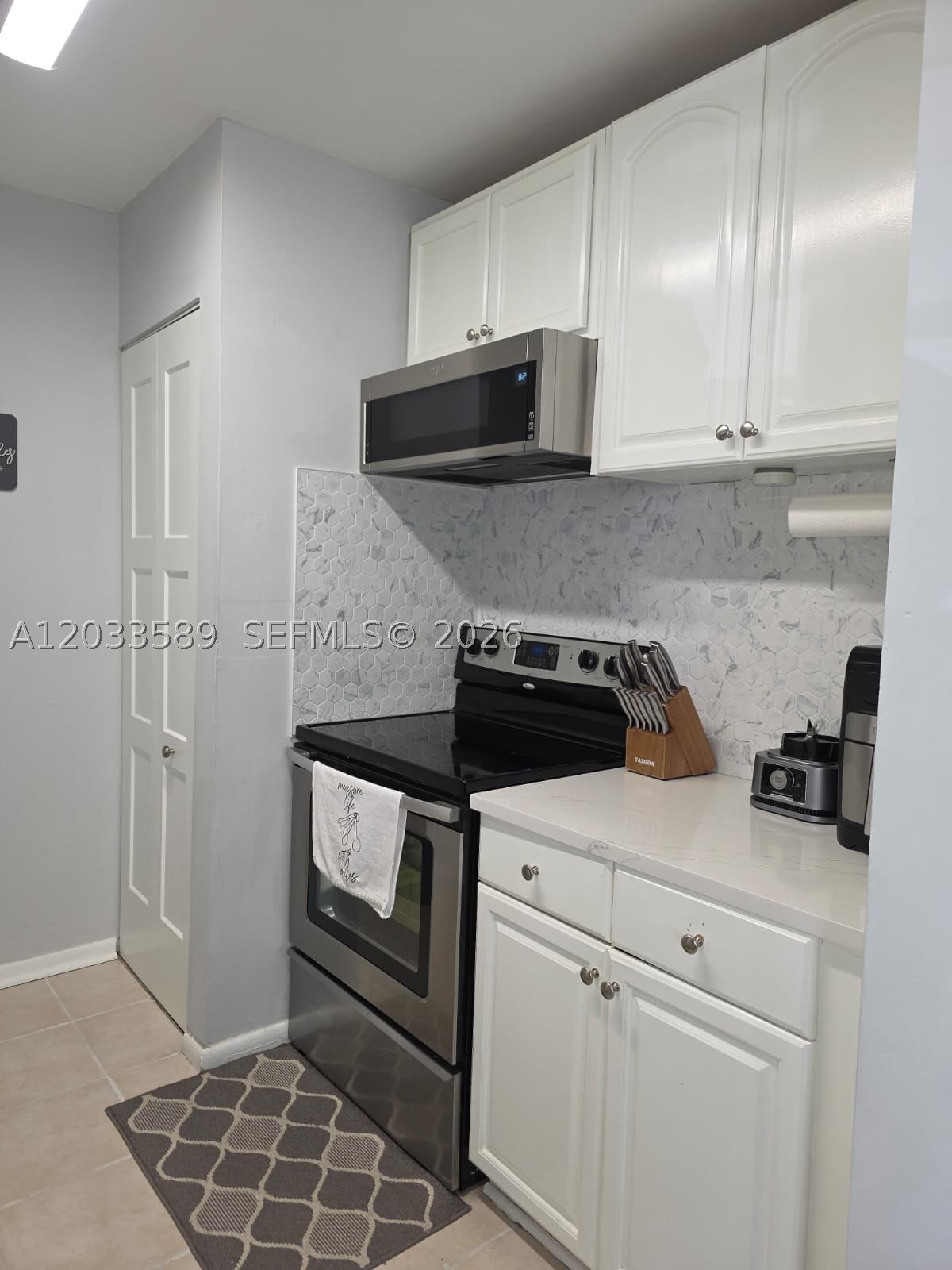 WINDMILL LAKES III CONDO - Residential Lease