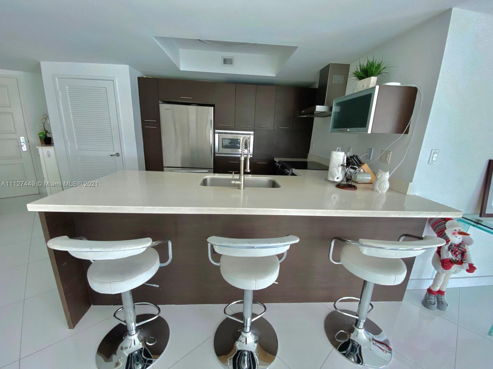 ST TROPEZ ON THE BAY 1 CO - Residential Lease