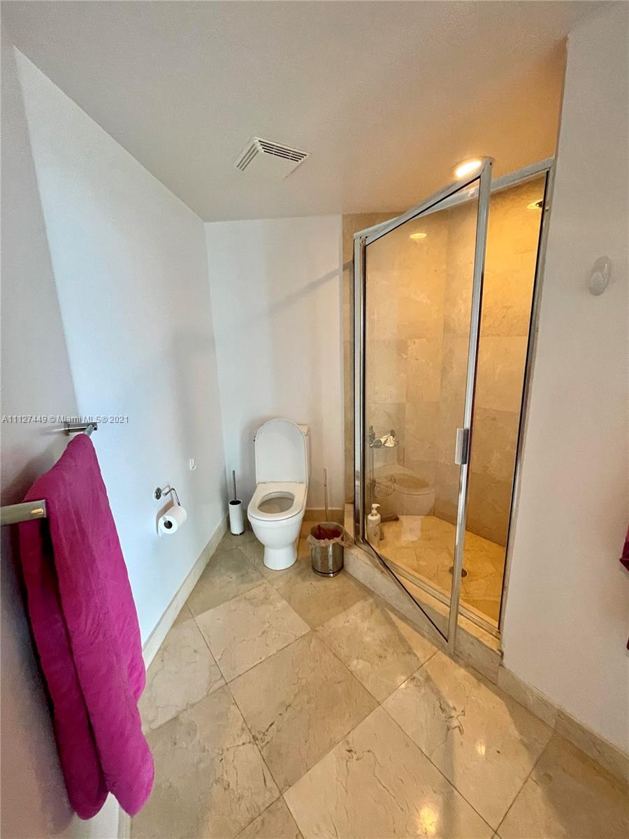 ST TROPEZ ON THE BAY 1 CO - Residential Lease
