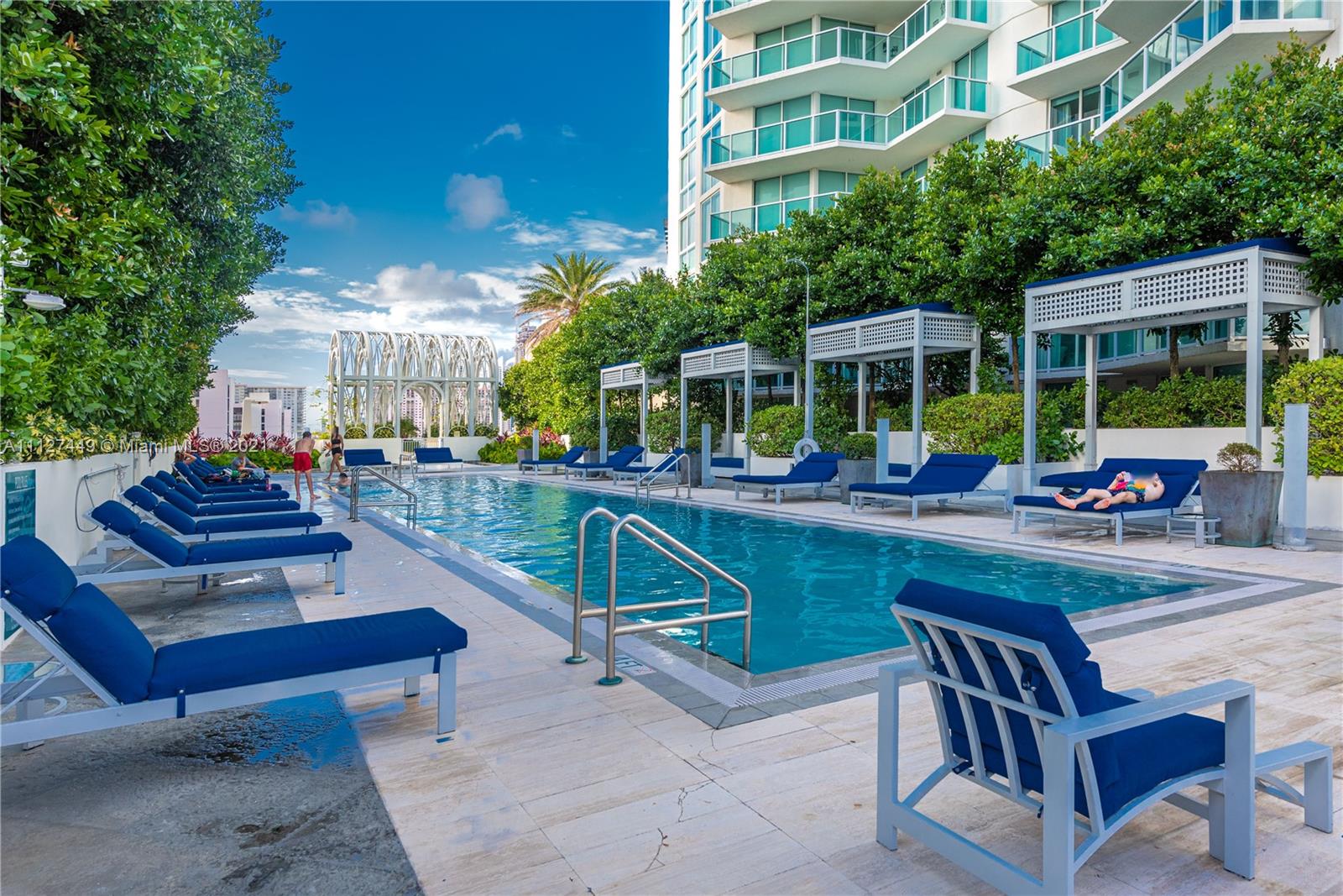 ST TROPEZ ON THE BAY 1 CO - Residential Lease