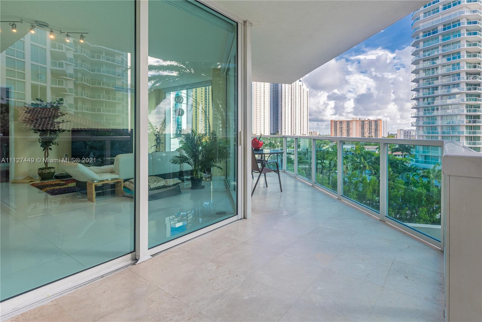 ST TROPEZ ON THE BAY 1 CO - Residential Lease
