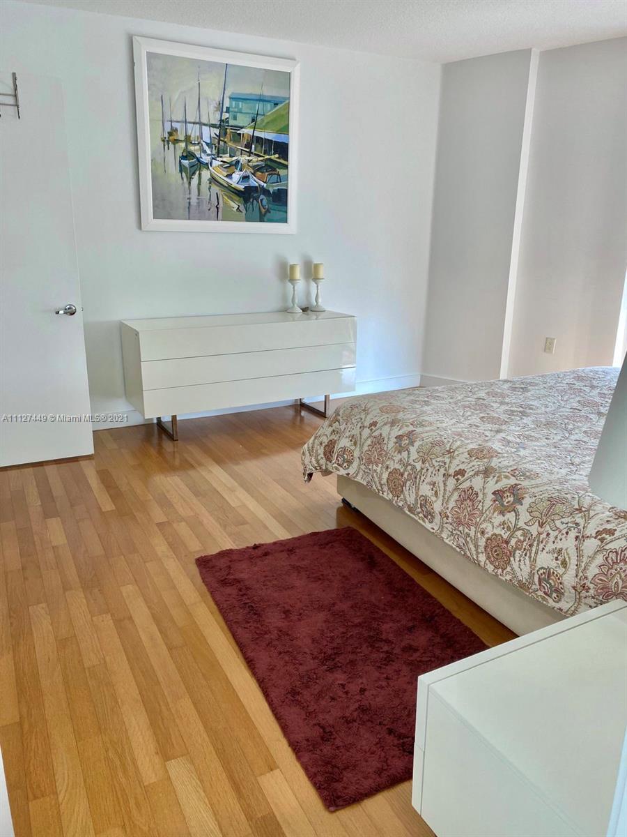 ST TROPEZ ON THE BAY 1 CO - Residential Lease