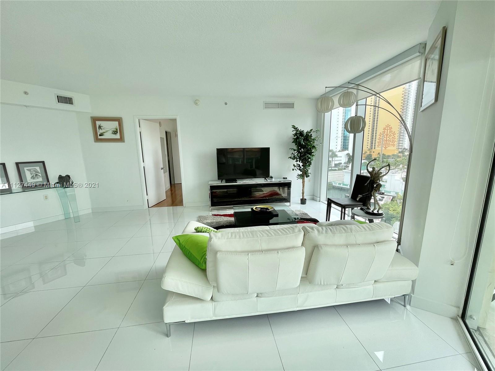 ST TROPEZ ON THE BAY 1 CO - Residential Lease