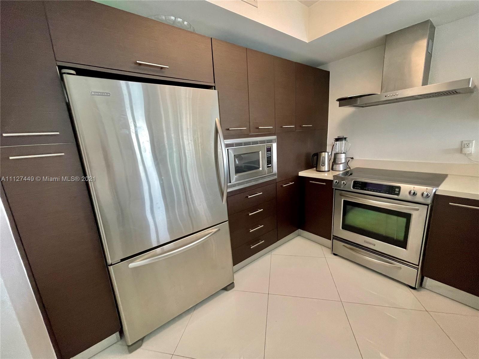 ST TROPEZ ON THE BAY 1 CO - Residential Lease