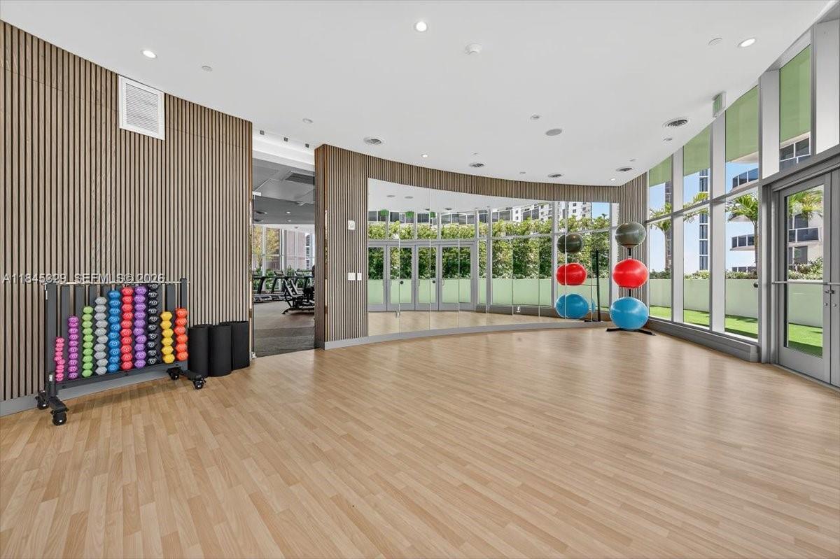 ARIA RESERVE - Residential
