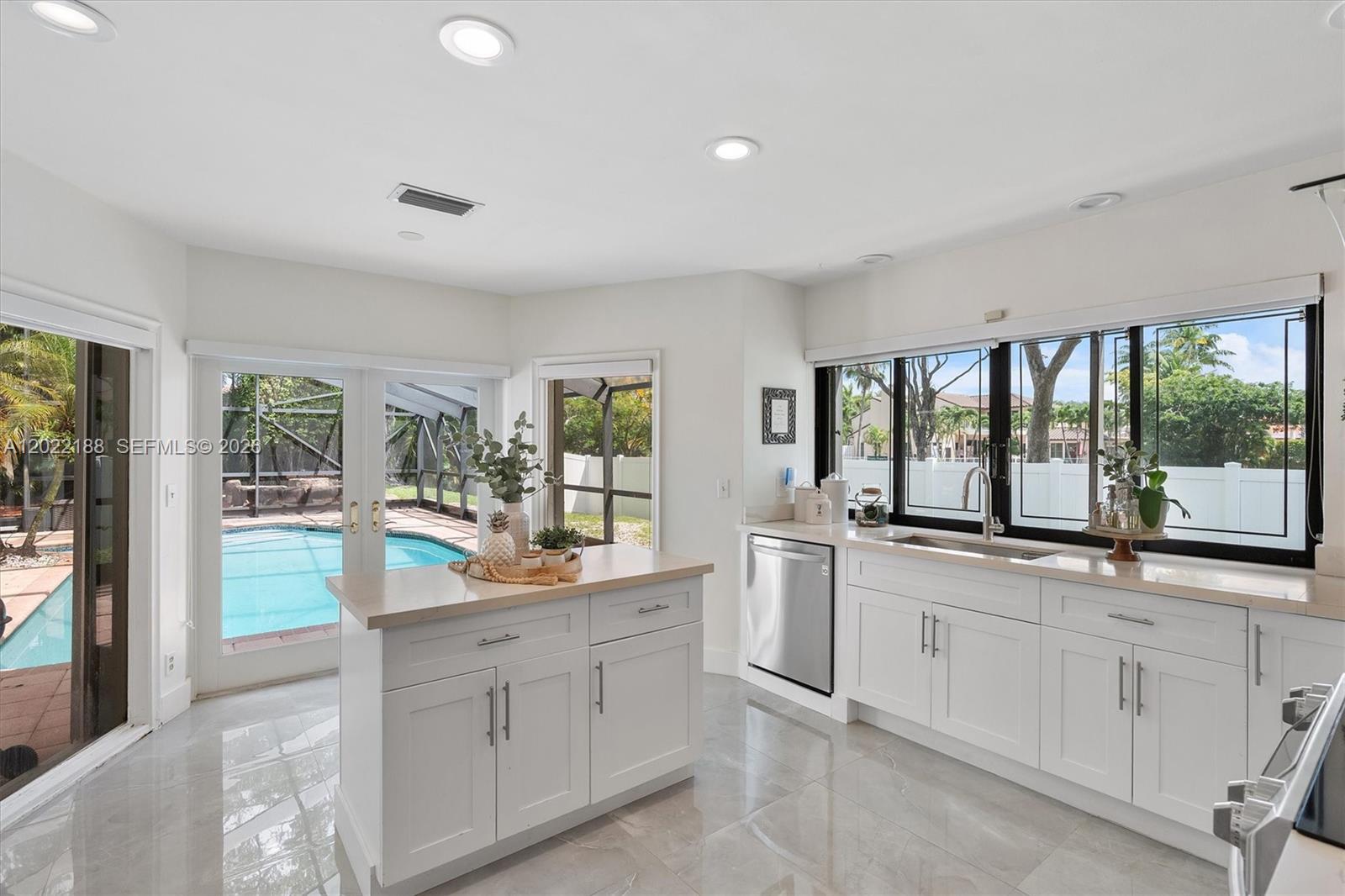 JACARANDA VILLAS - Residential