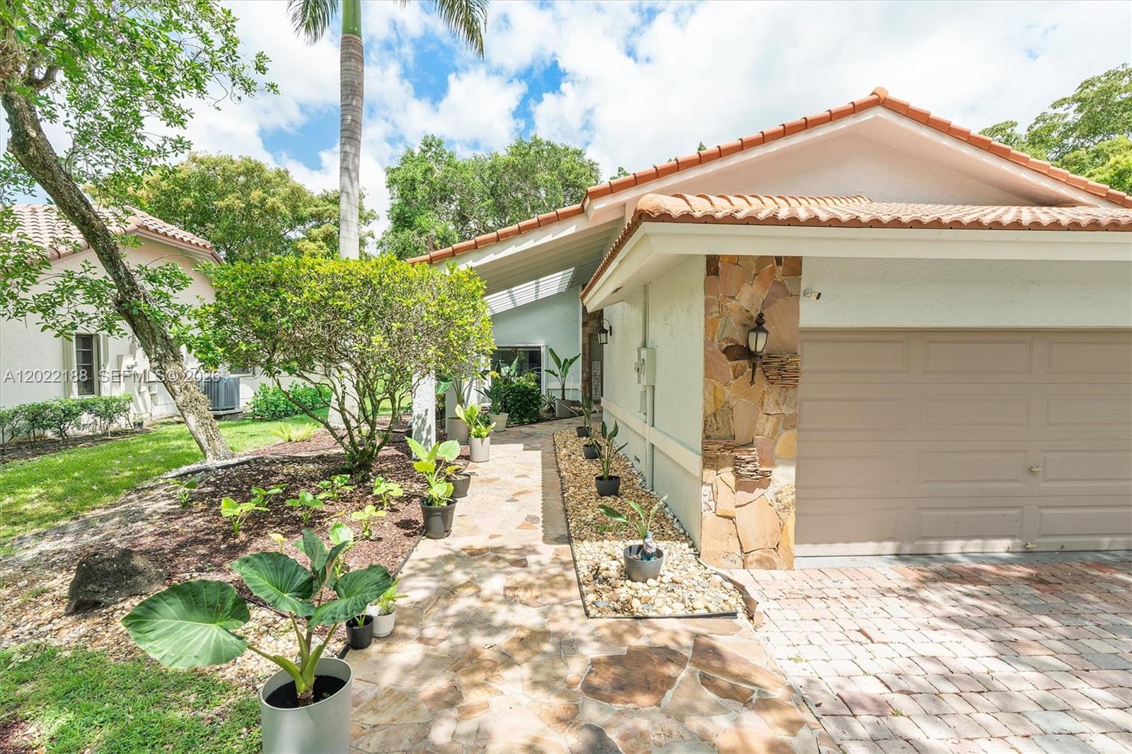 JACARANDA VILLAS - Residential
