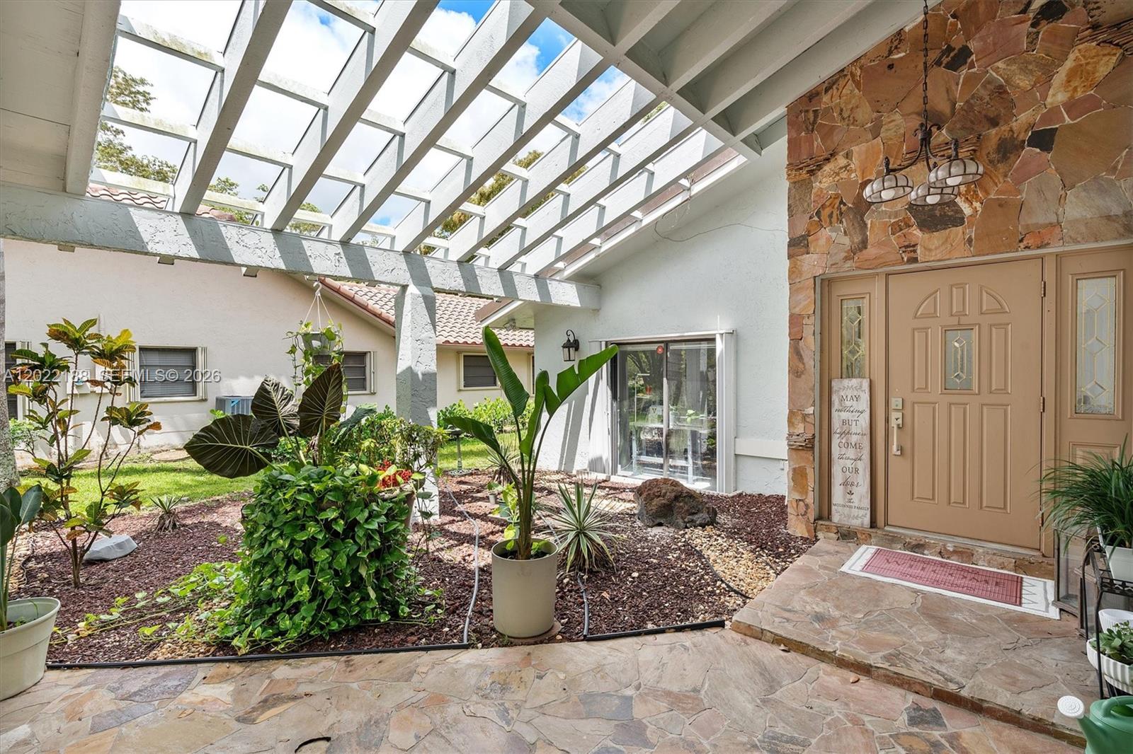 JACARANDA VILLAS - Residential