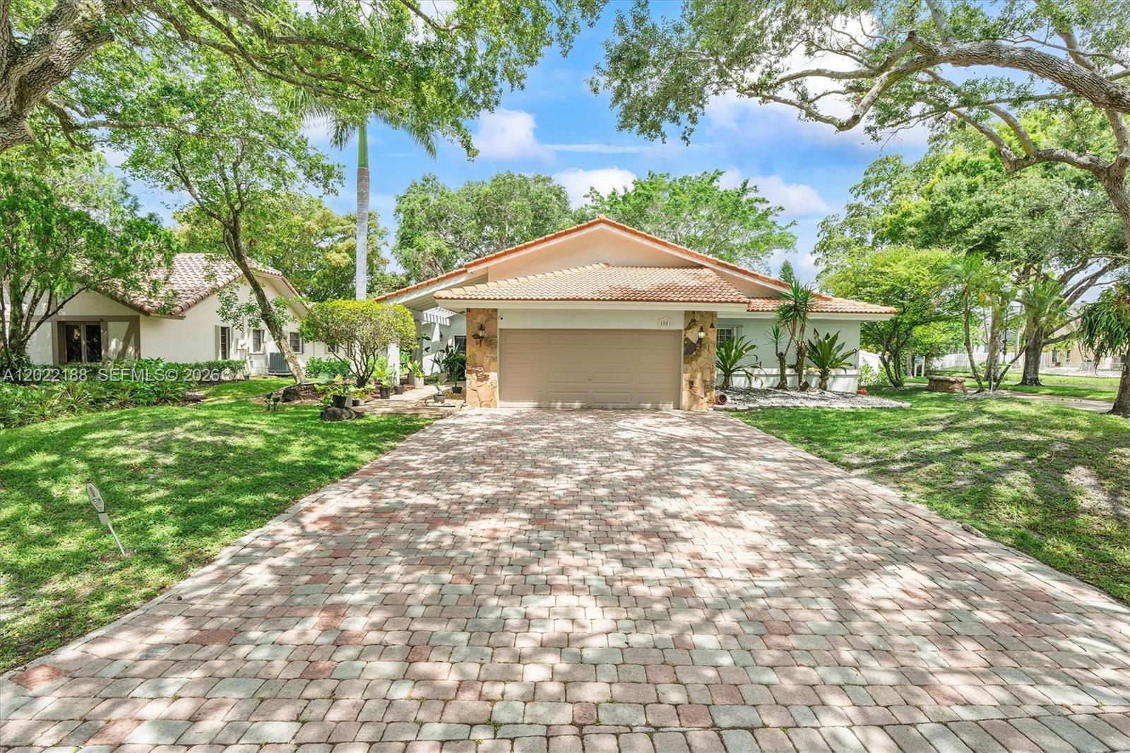 JACARANDA VILLAS - Residential