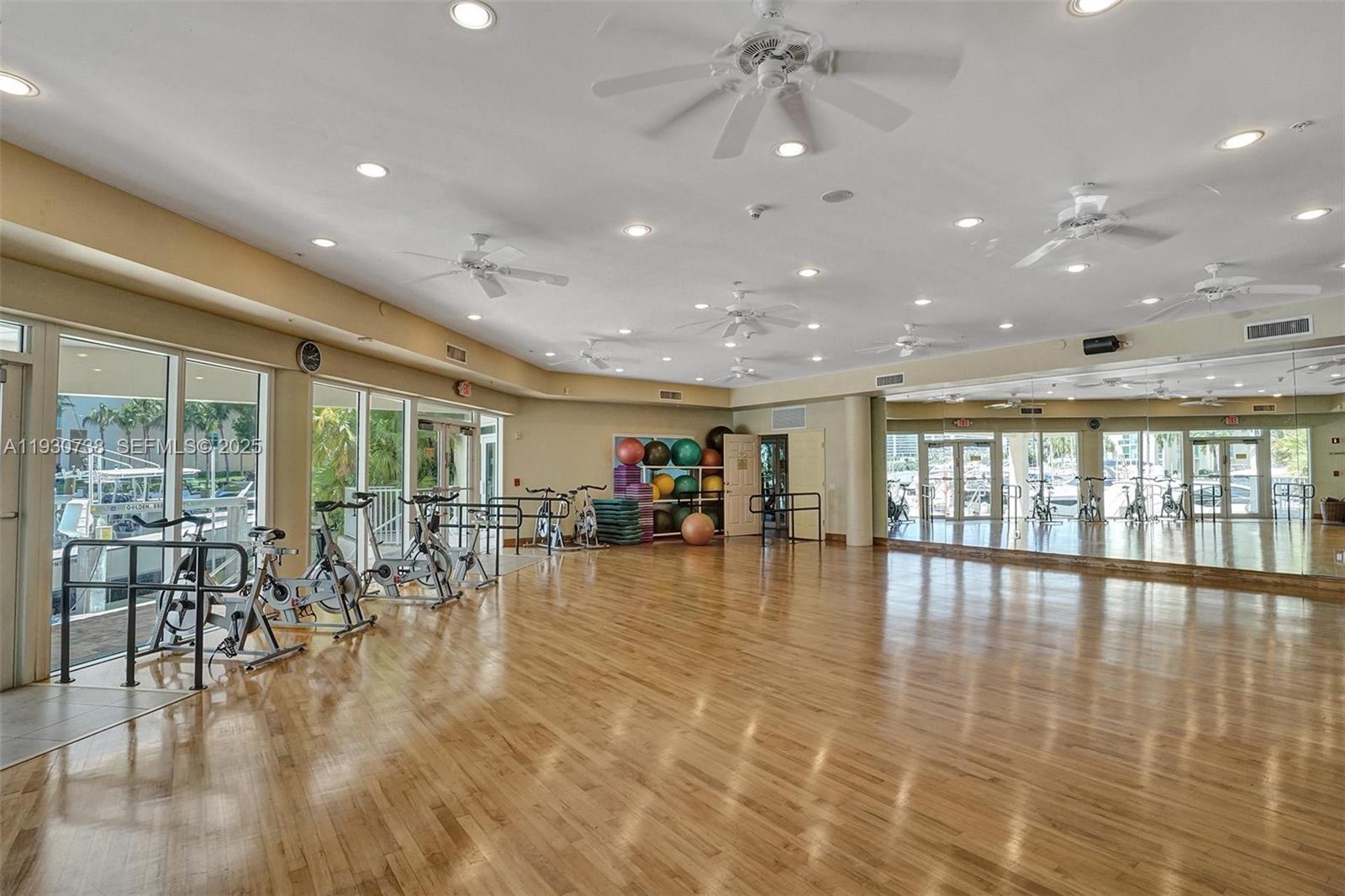 AVENTURA MARINA CONDO NUM - Residential