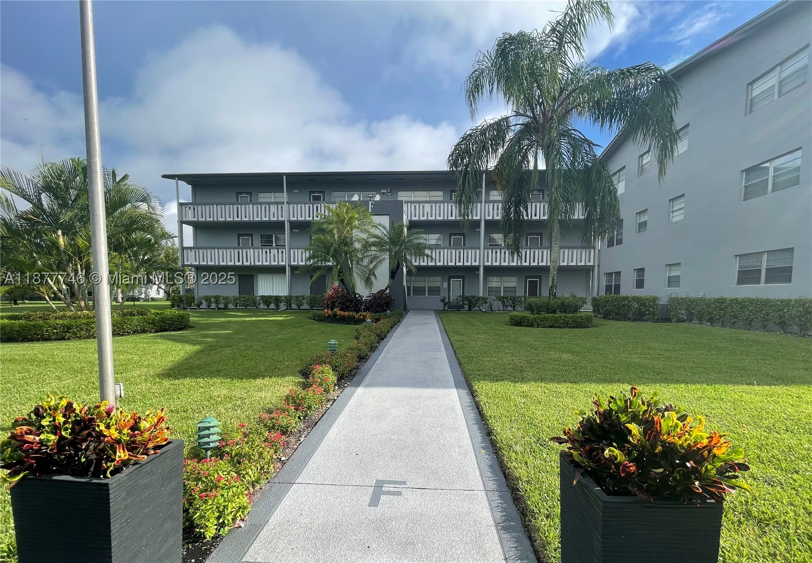 SUFFOLK AT CENTURY VILLAG - Residential