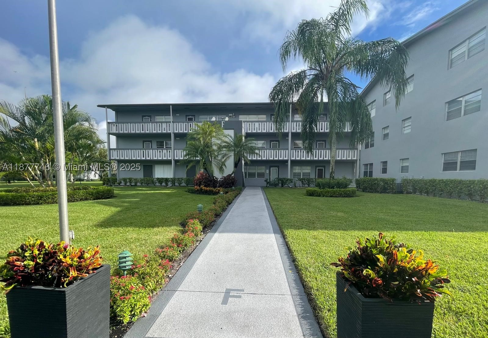 SUFFOLK AT CENTURY VILLAG - Residential