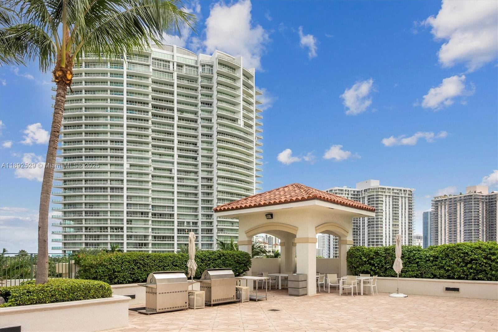TURNBERRY VLG NO TOWER CO - Residential