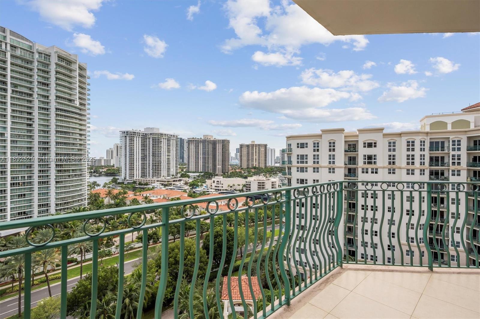 TURNBERRY VLG NO TOWER CO - Residential