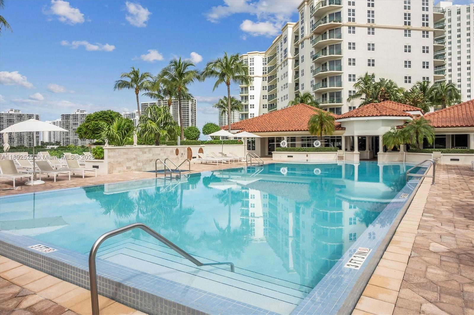 TURNBERRY VLG NO TOWER CO - Residential