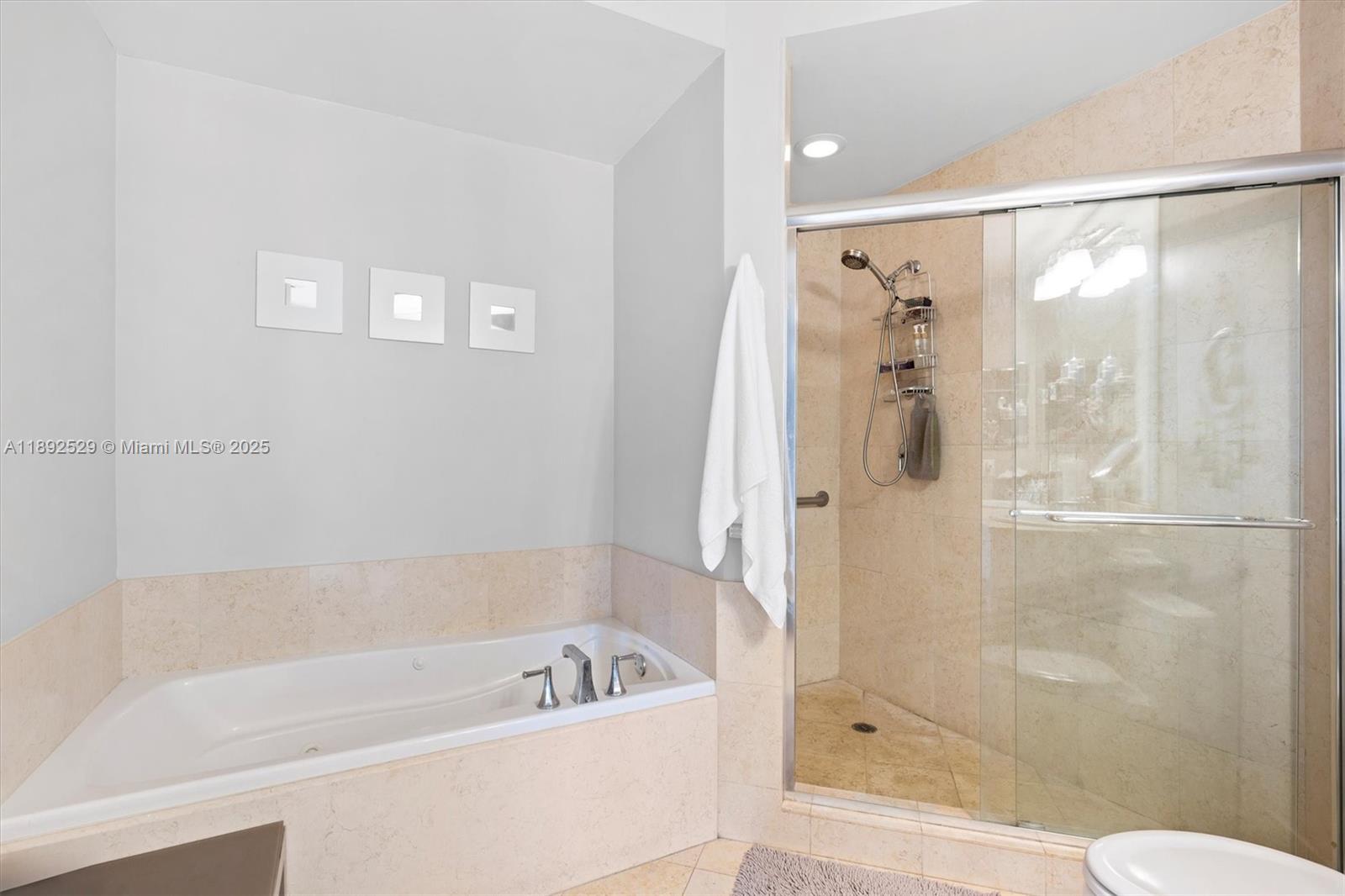 TURNBERRY VLG NO TOWER CO - Residential