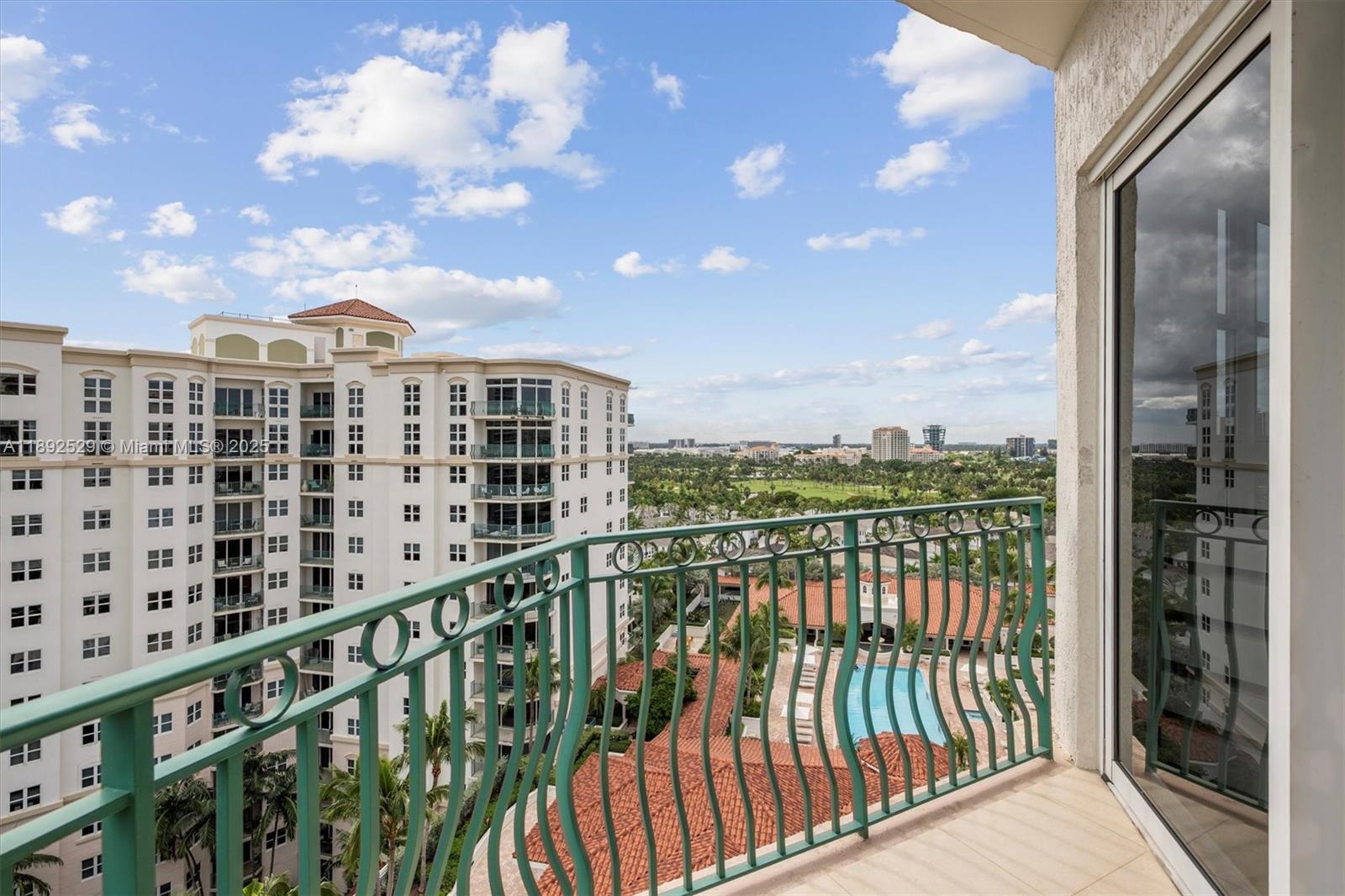 TURNBERRY VLG NO TOWER CO - Residential