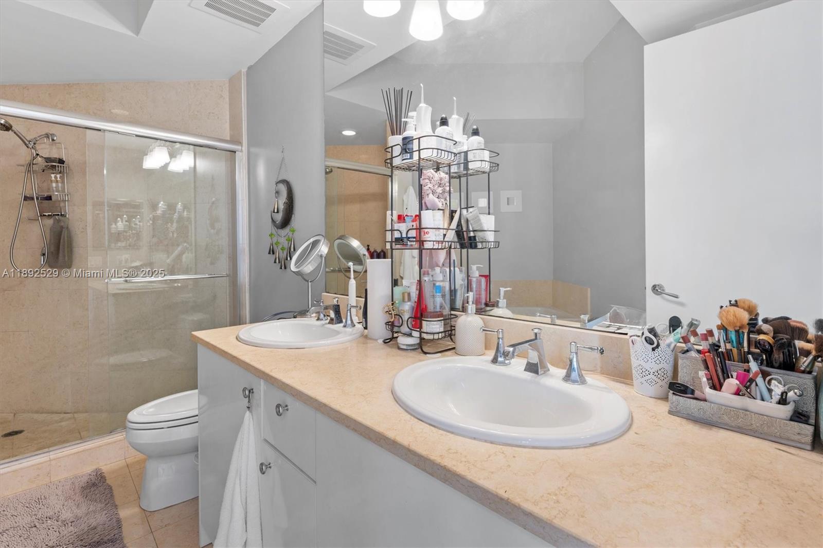 TURNBERRY VLG NO TOWER CO - Residential