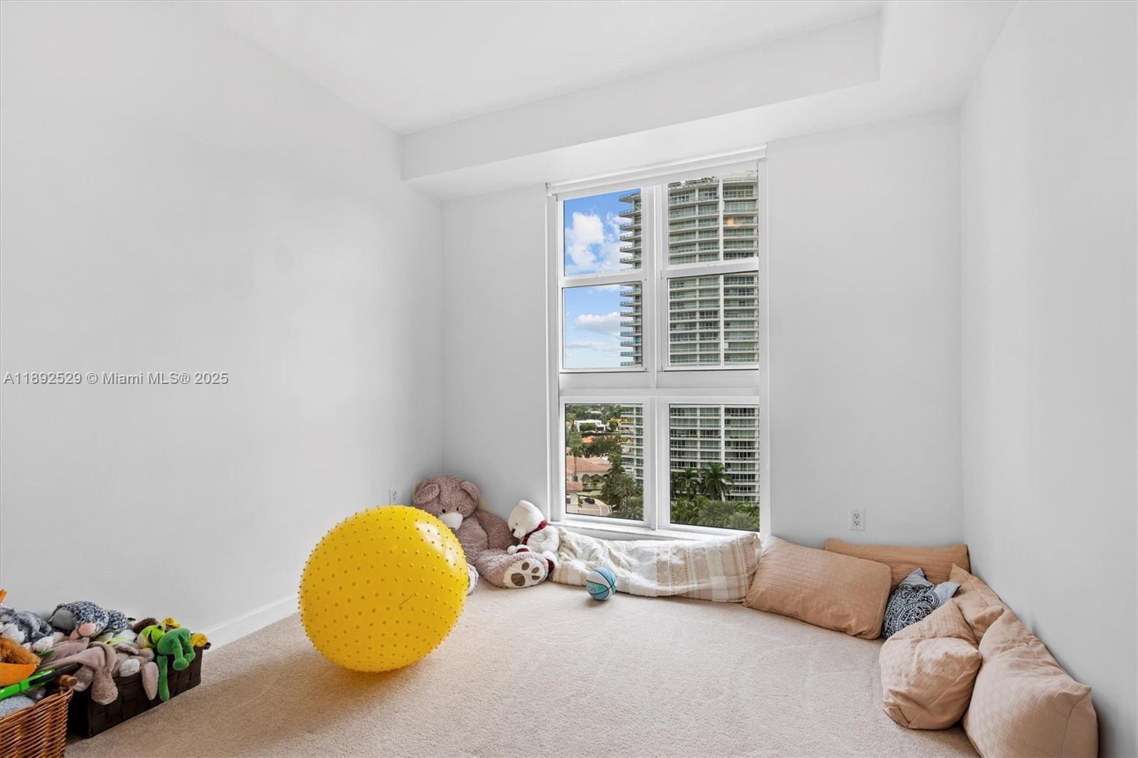 TURNBERRY VLG NO TOWER CO - Residential