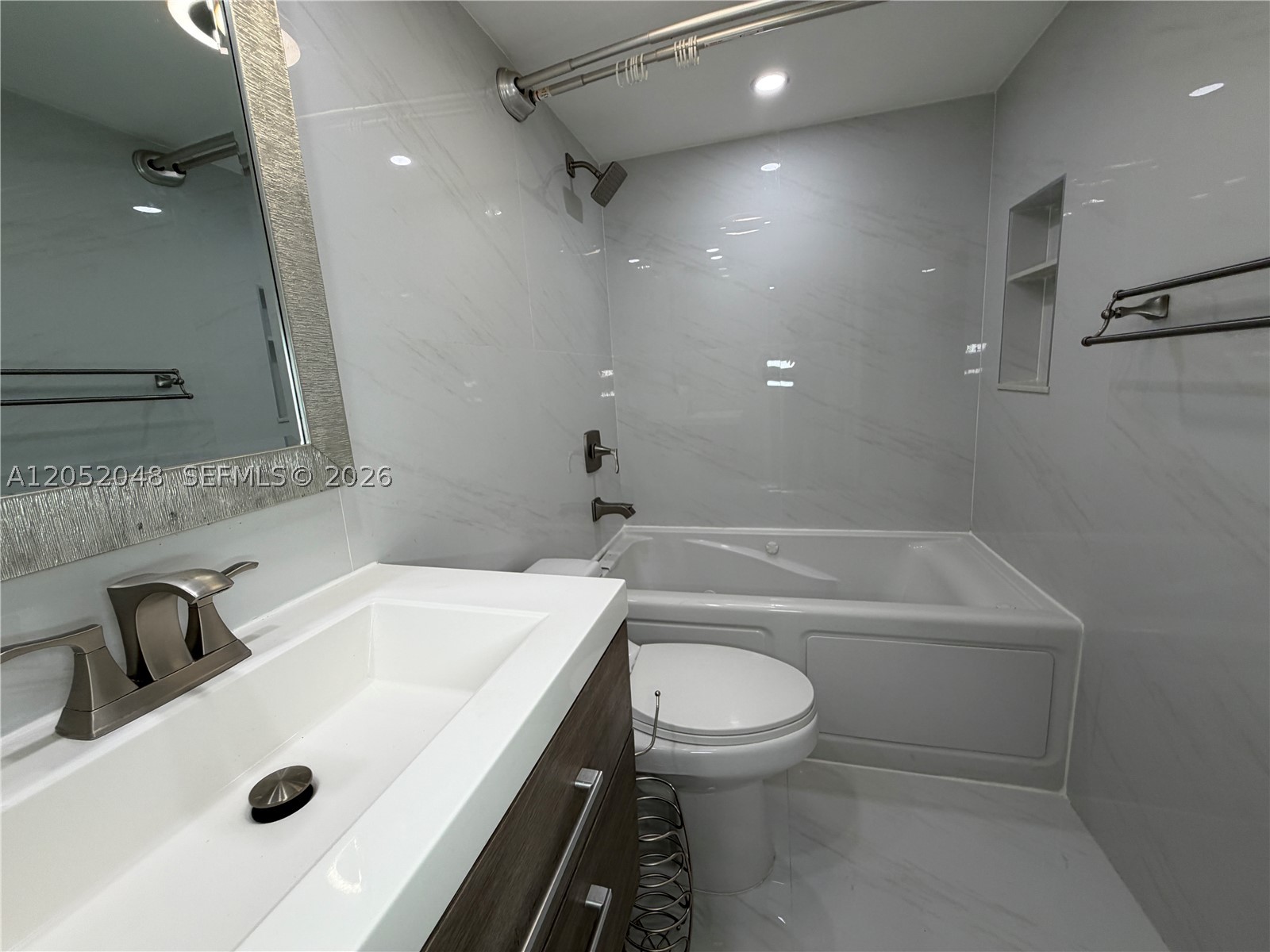CHATEAUBLEAU VILLAS MIDWA - Residential Lease
