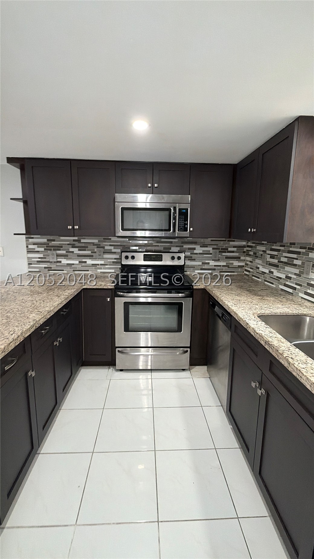 CHATEAUBLEAU VILLAS MIDWA - Residential Lease