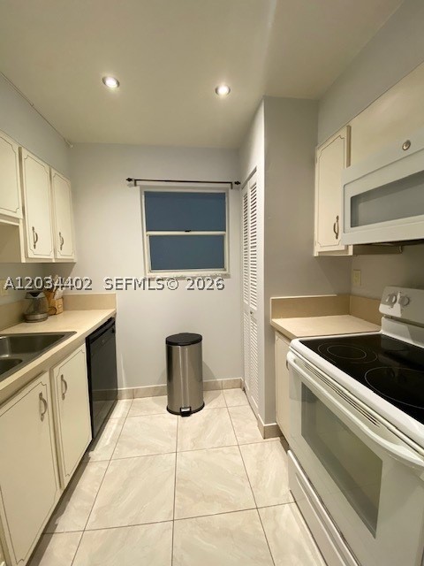 LE CARTIER CONDO - Residential Lease