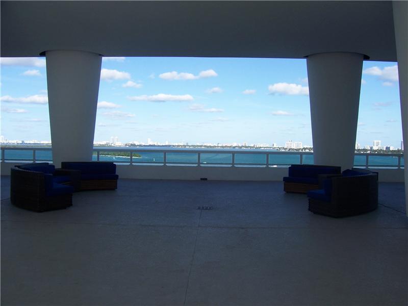 1800 CLUB CONDO - Residential Lease