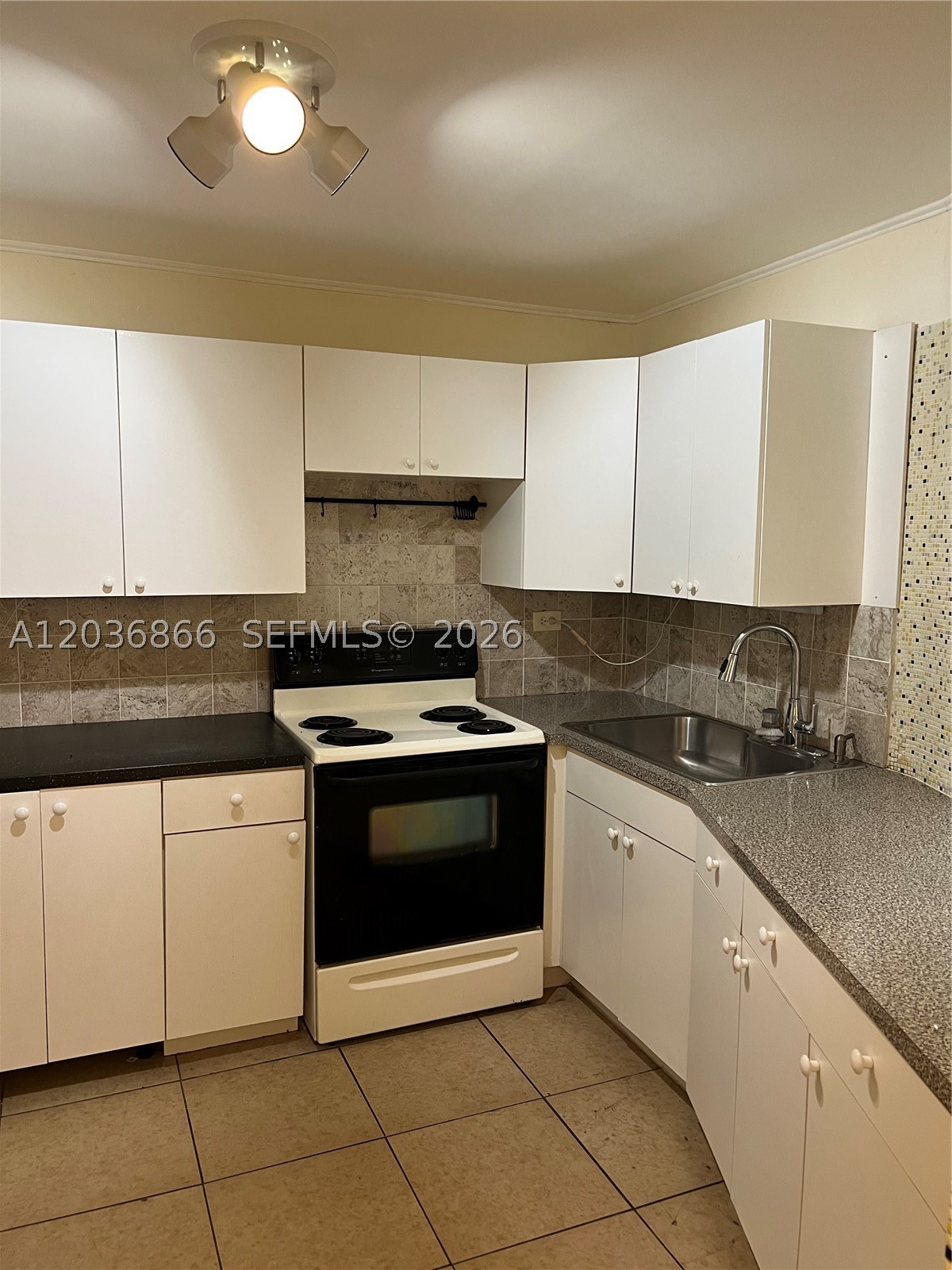JADE WINDS GROUP ALLAMAND - Residential Lease