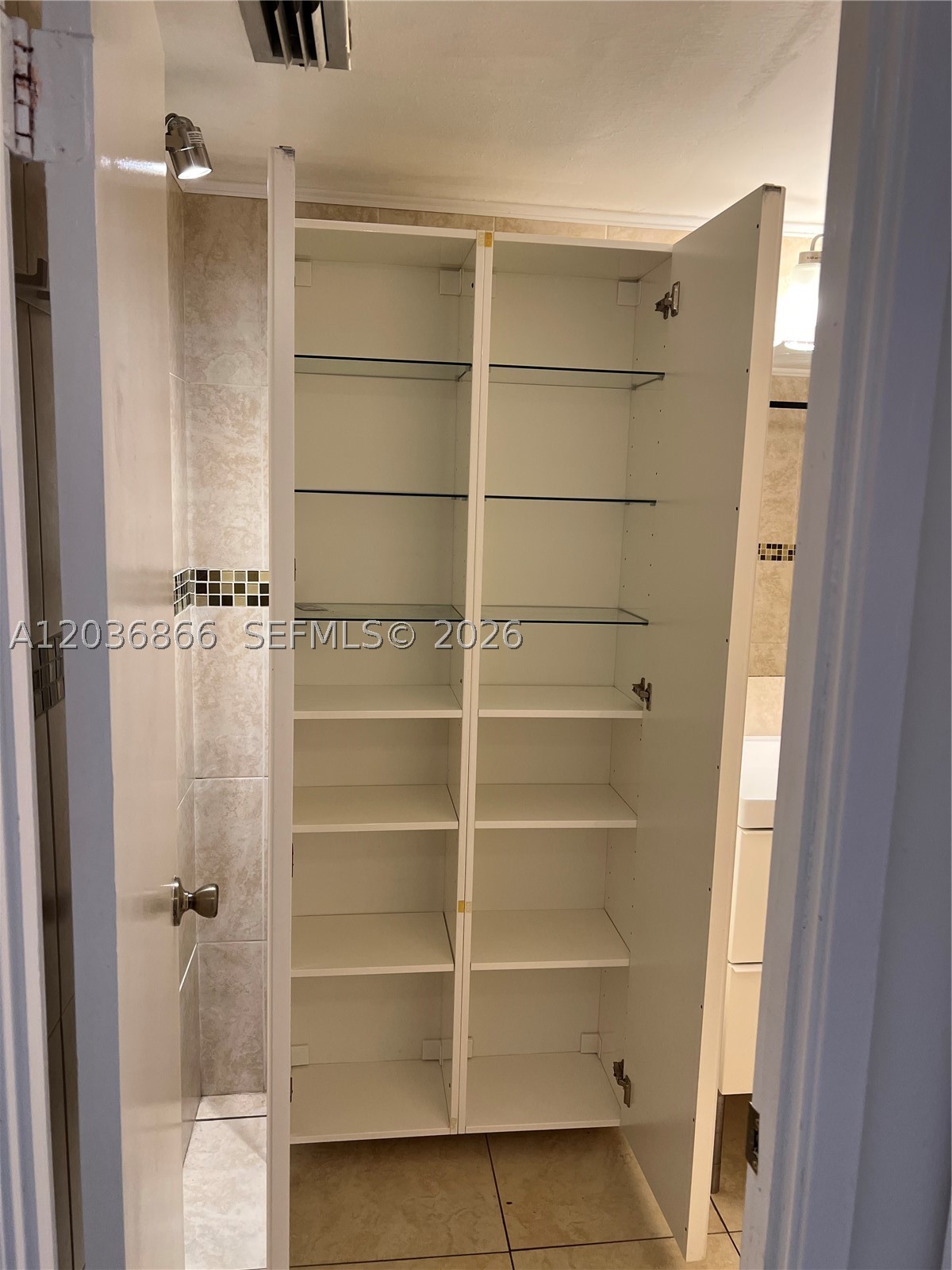 JADE WINDS GROUP ALLAMAND - Residential Lease