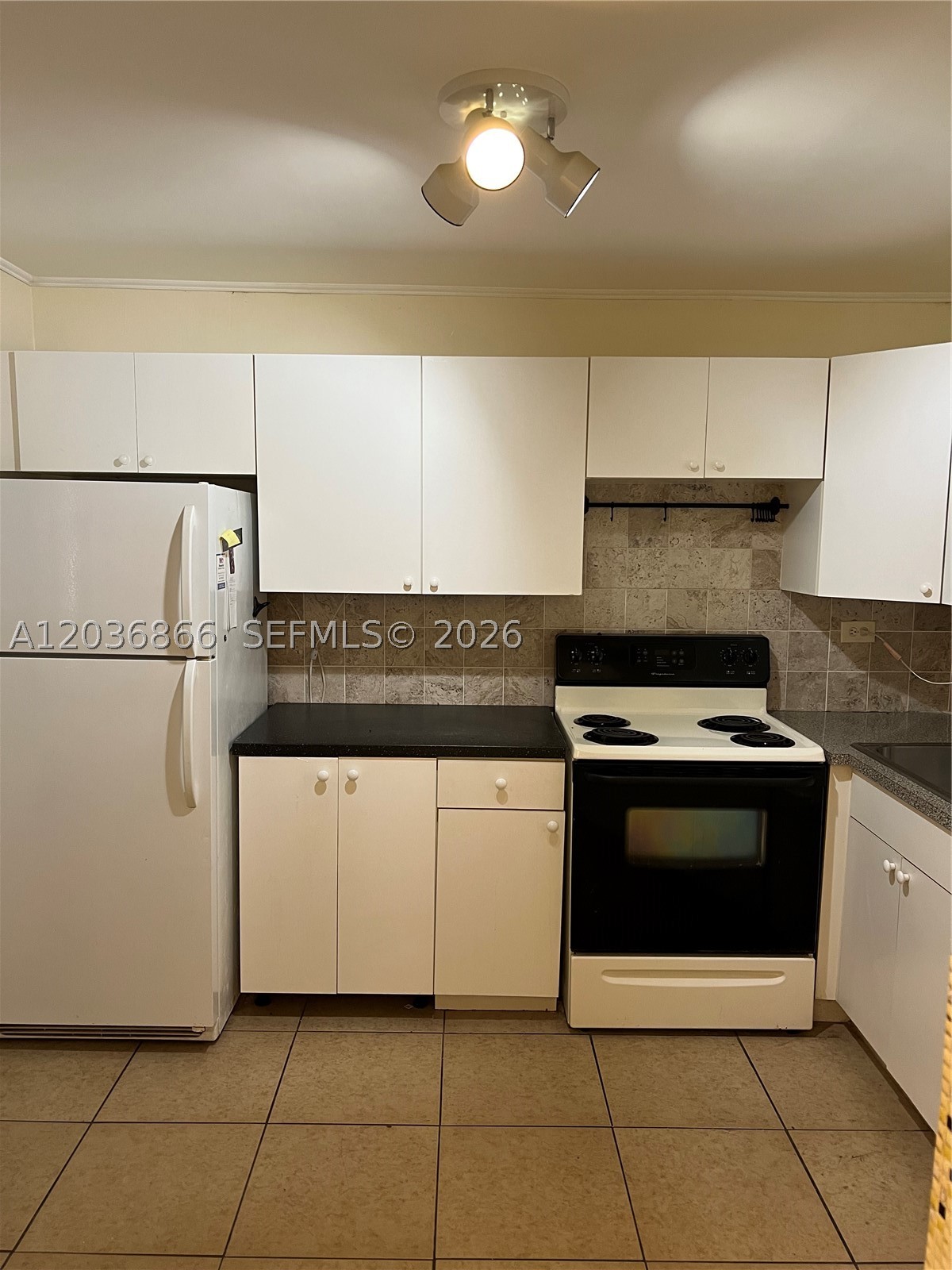 JADE WINDS GROUP ALLAMAND - Residential Lease