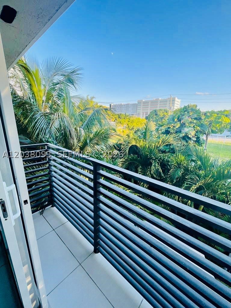 LIVE OAK CONDOMINIUMS - Residential Lease