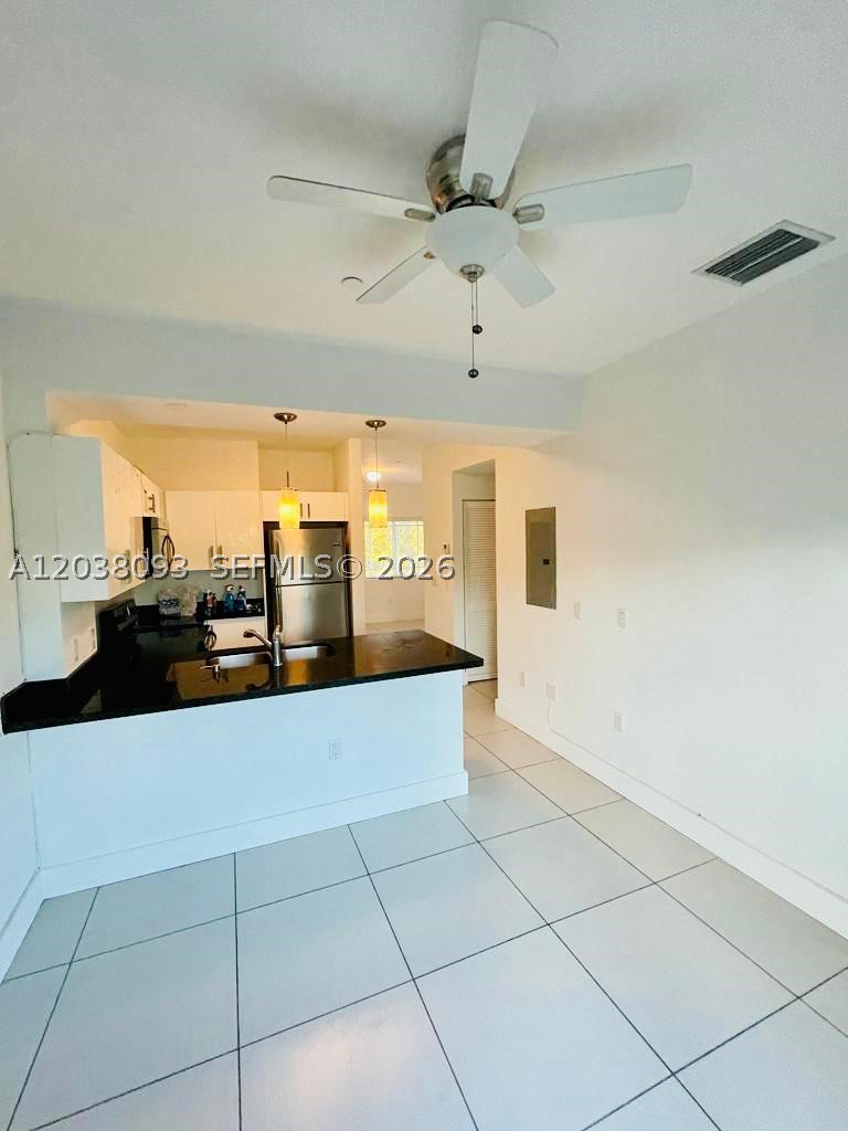 LIVE OAK CONDOMINIUMS - Residential Lease