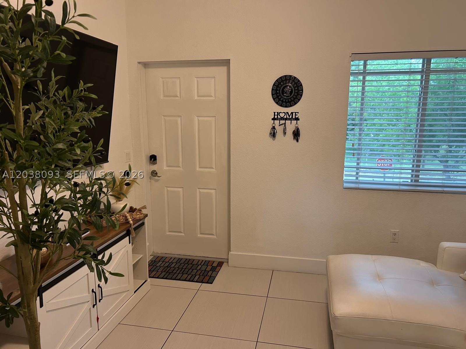 LIVE OAK CONDOMINIUMS - Residential Lease