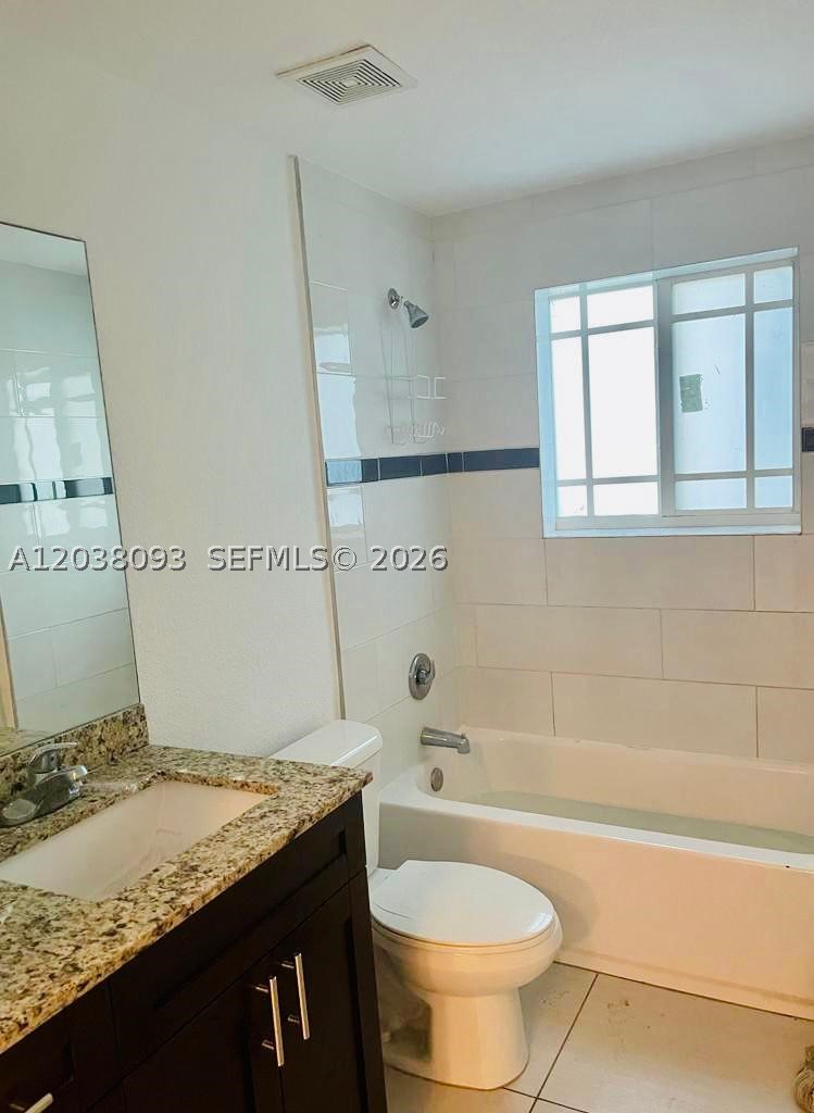 LIVE OAK CONDOMINIUMS - Residential Lease