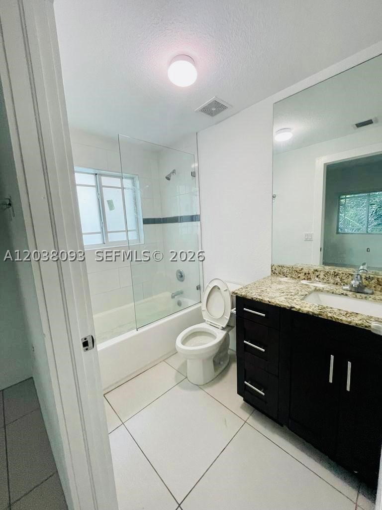 LIVE OAK CONDOMINIUMS - Residential Lease