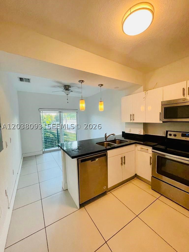 LIVE OAK CONDOMINIUMS - Residential Lease