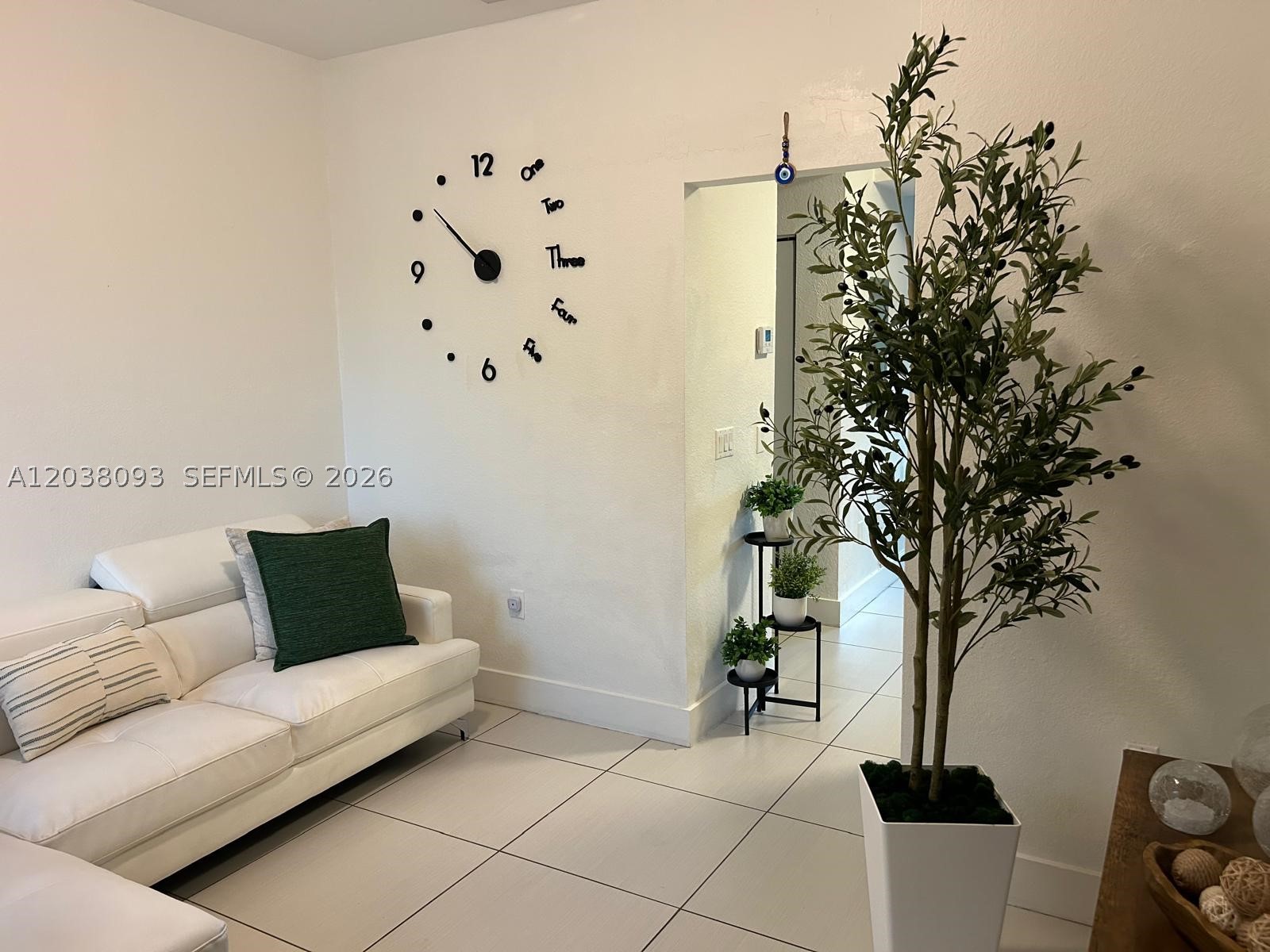 LIVE OAK CONDOMINIUMS - Residential Lease