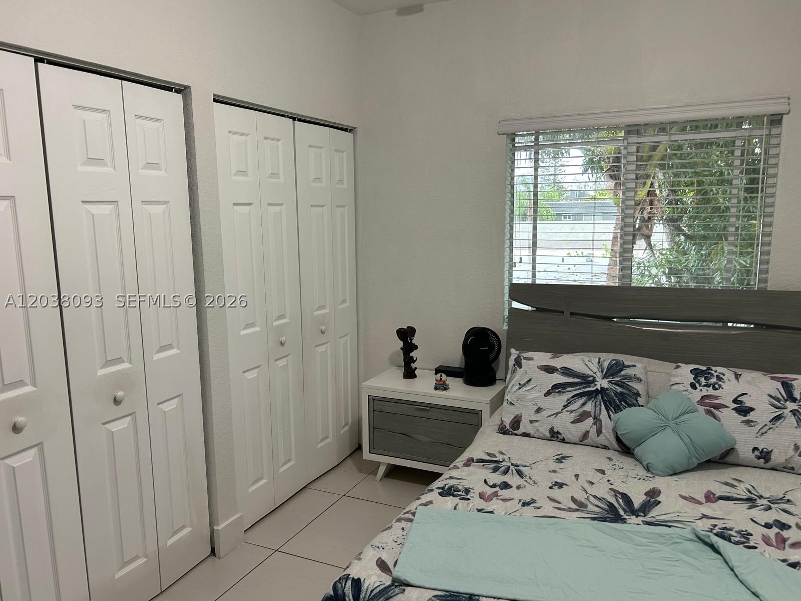 LIVE OAK CONDOMINIUMS - Residential Lease