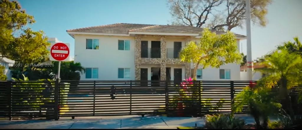 LIVE OAK CONDOMINIUMS - Residential Lease