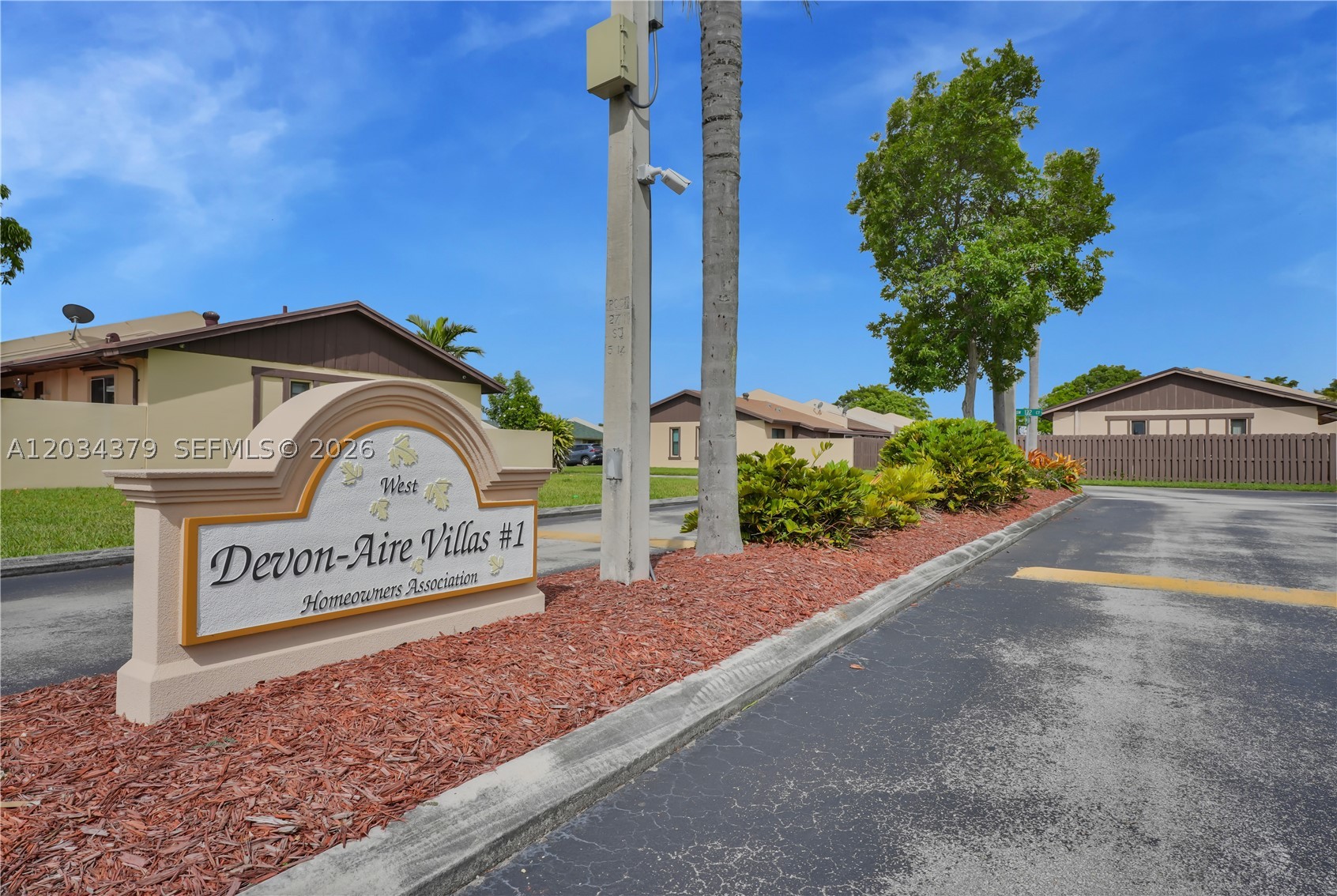 DEVON-AIRE VILLAS SEC 2 - Residential