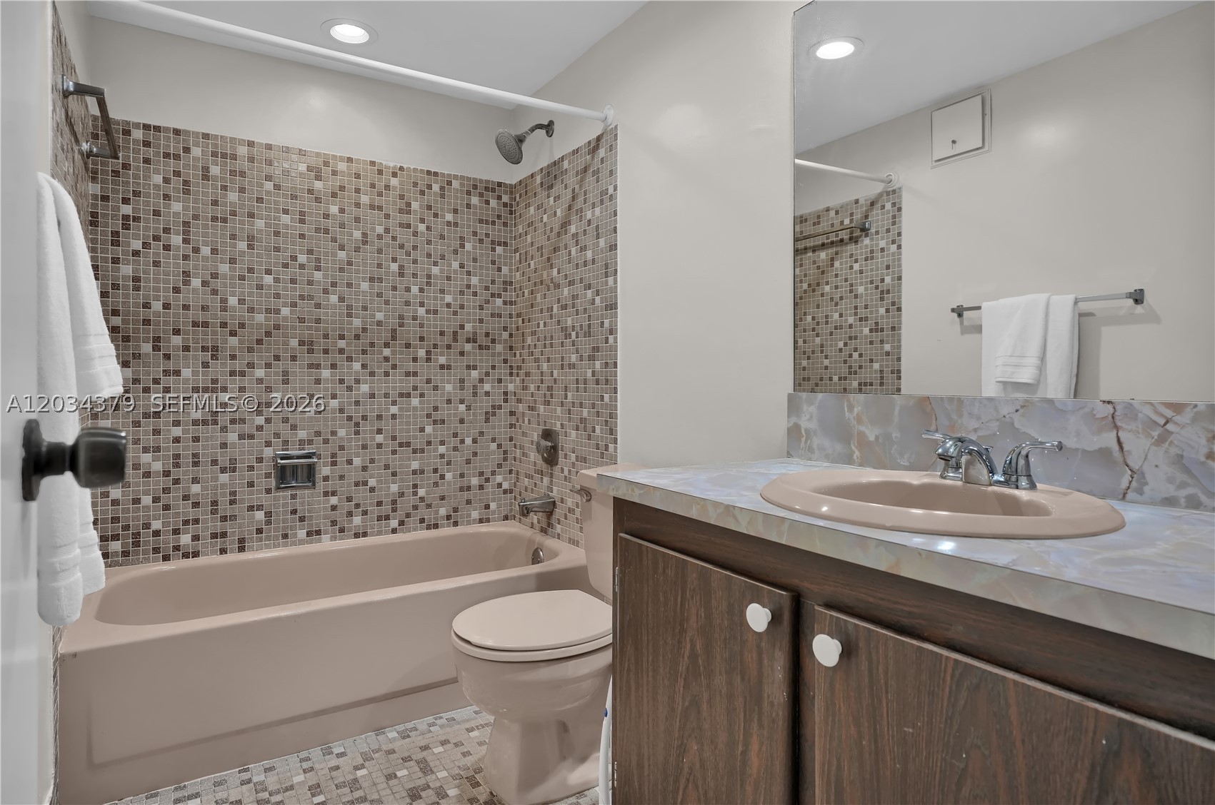DEVON-AIRE VILLAS SEC 2 - Residential