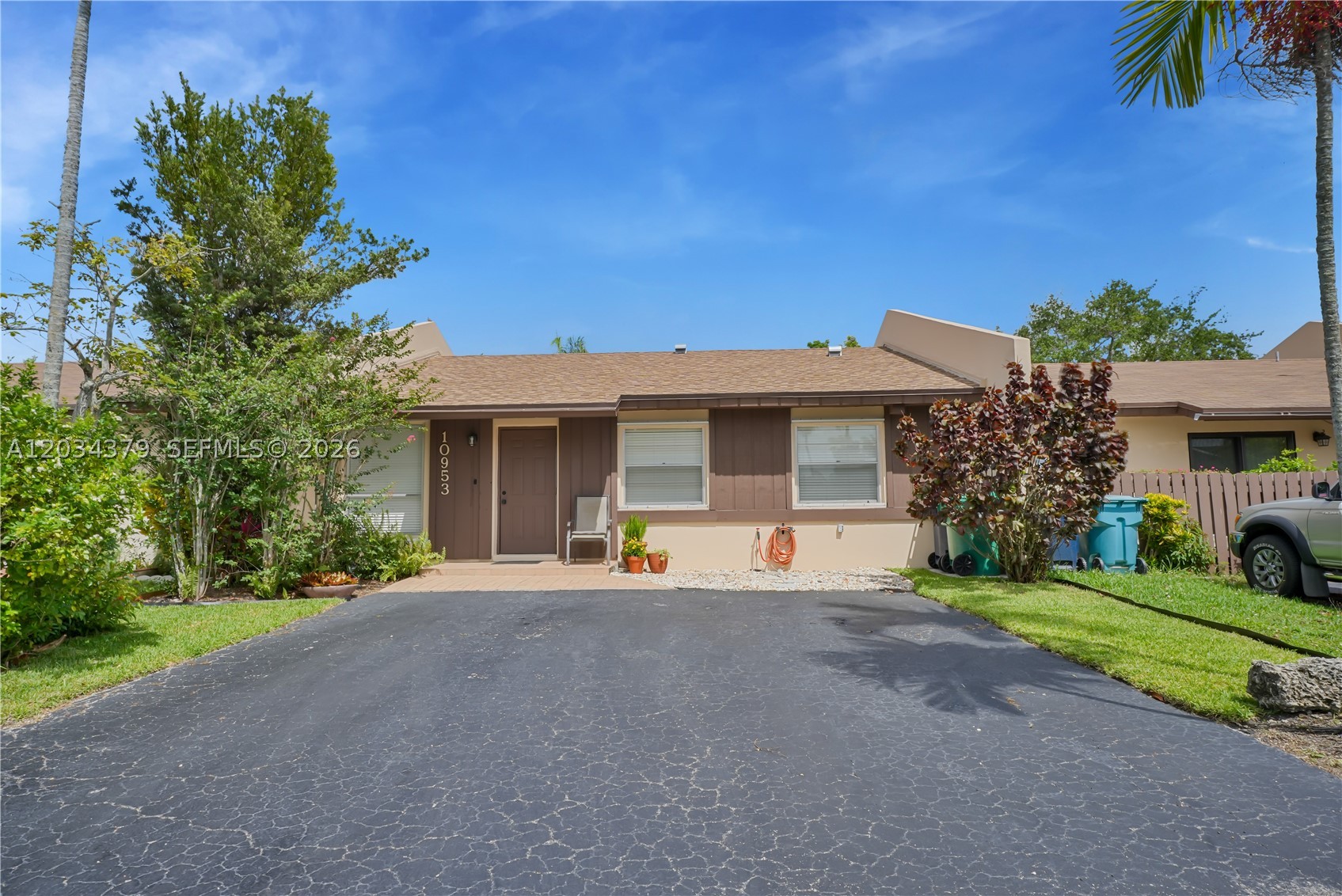 DEVON-AIRE VILLAS SEC 2 - Residential