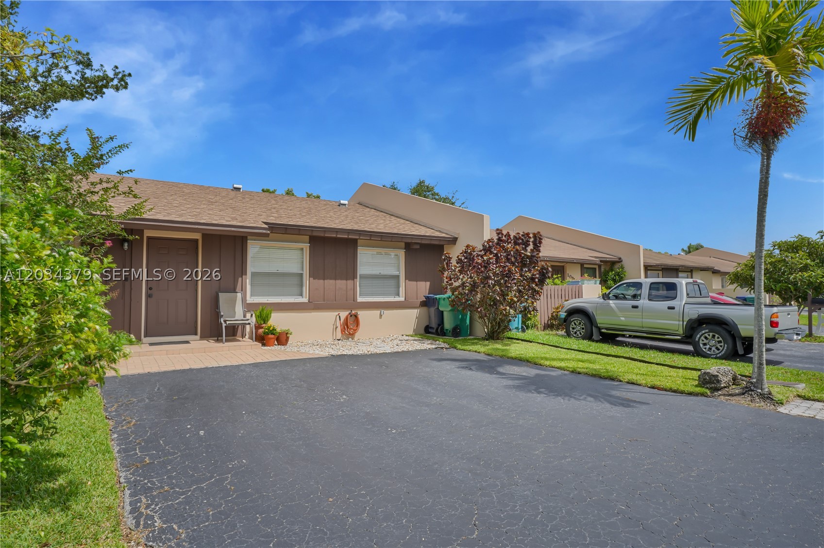 DEVON-AIRE VILLAS SEC 2 - Residential