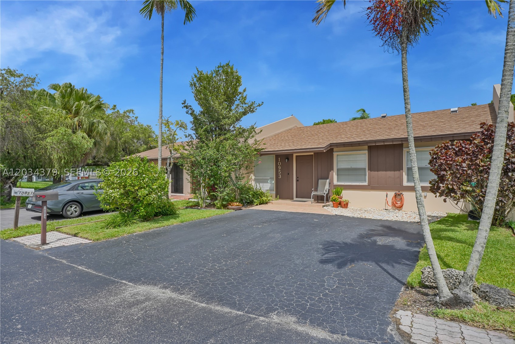 DEVON-AIRE VILLAS SEC 2 - Residential