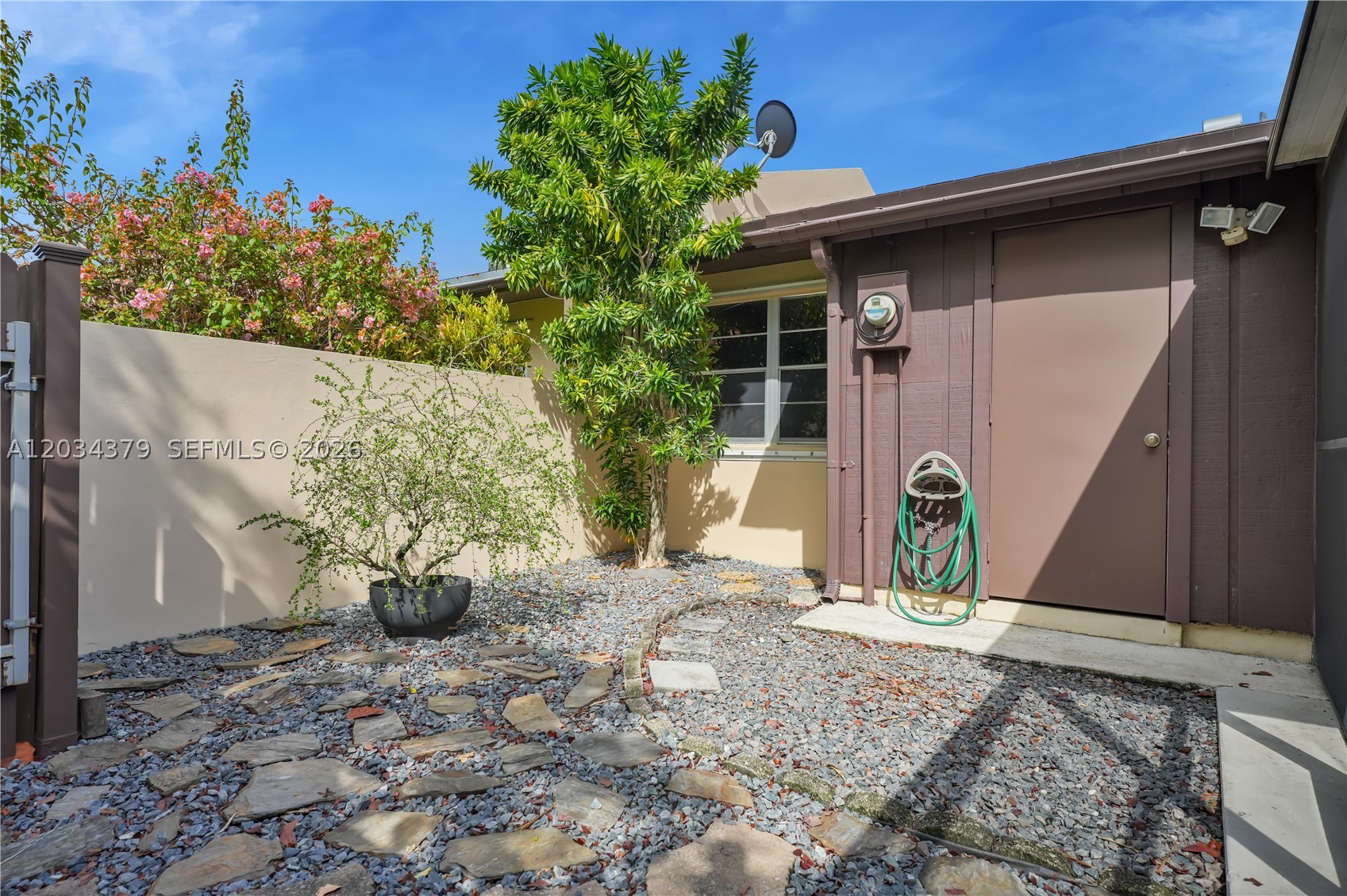DEVON-AIRE VILLAS SEC 2 - Residential