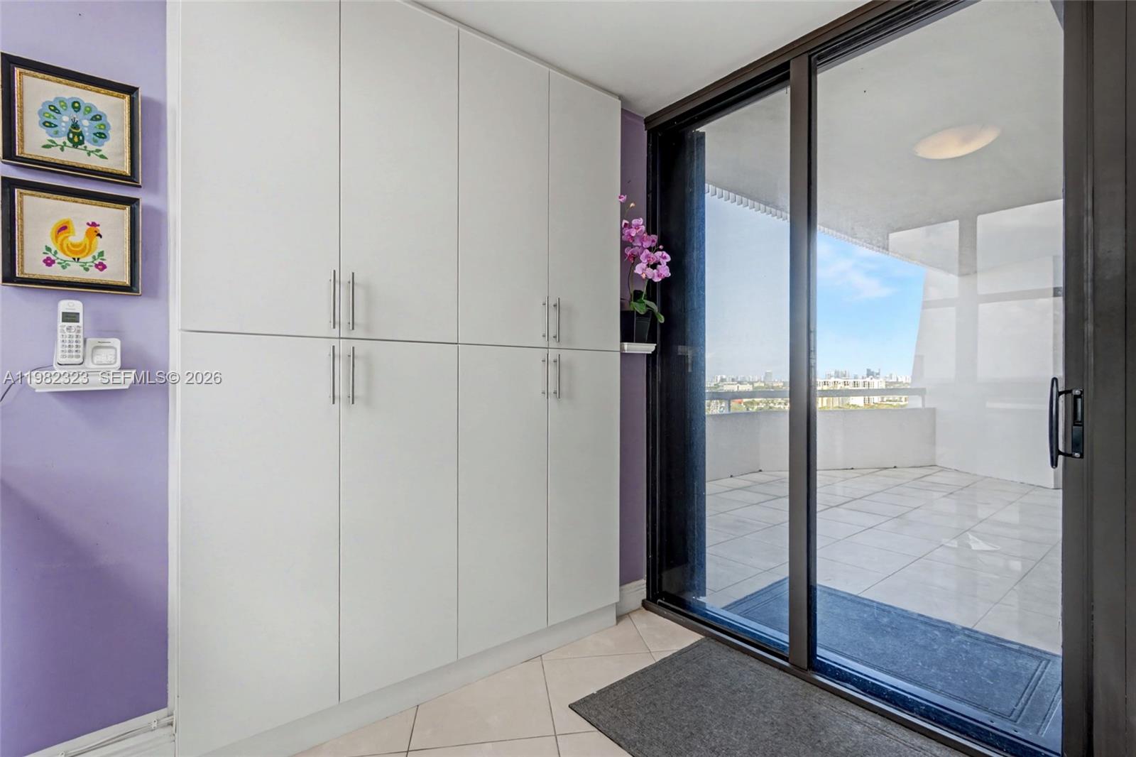 TOWERS OF QUAYSIDE CONDO - Residential
