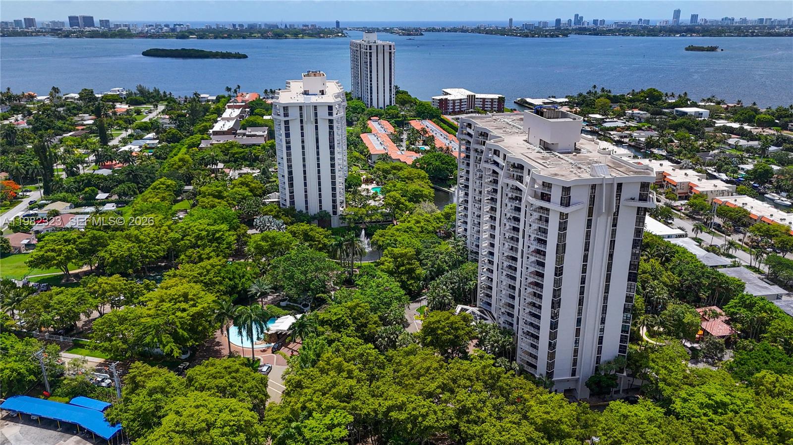 TOWERS OF QUAYSIDE CONDO - Residential